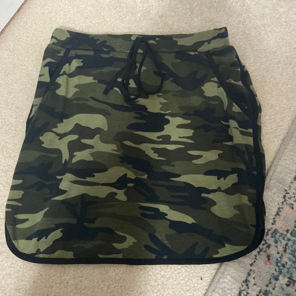 Shein camo skirt- size small